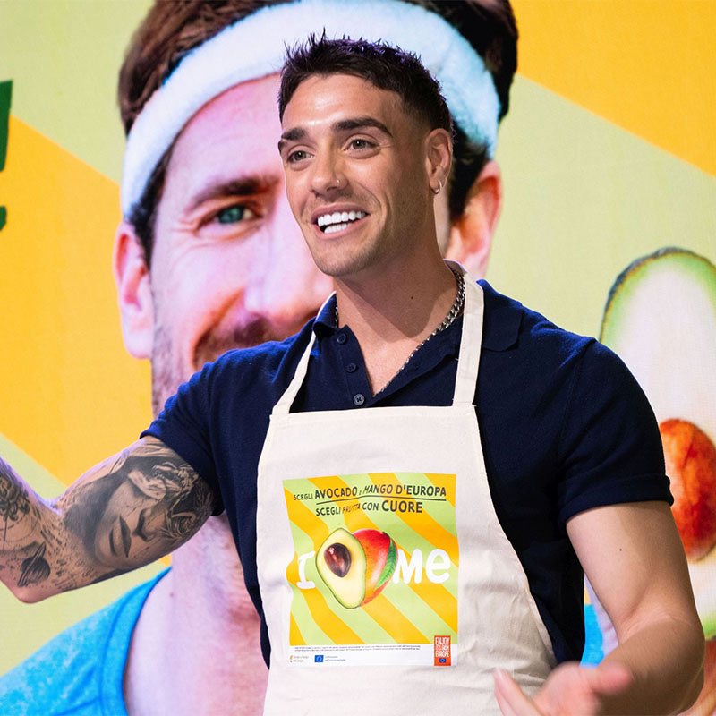 Lo chef Daniel Resconi, ambassador in Italia dell’iniziativa “Avocado e Mango d'Europa: Frutta con il Cuore”
